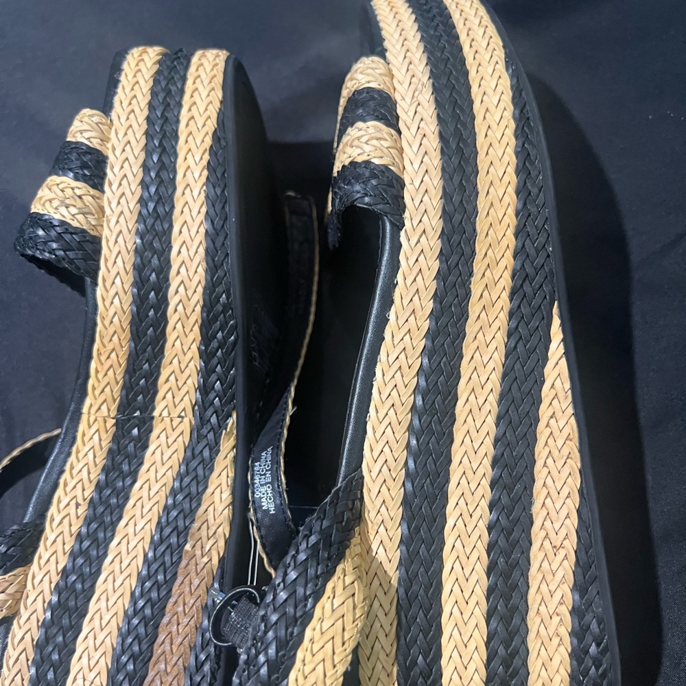 Size 8.5 - Picture 3 of 3